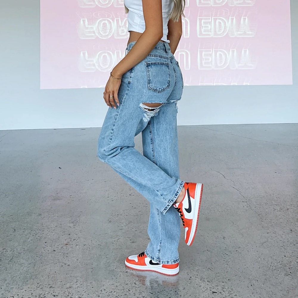 White Fox Taking A Trip Mid Rise Straight Leg Jeans Blue Wash Size Small